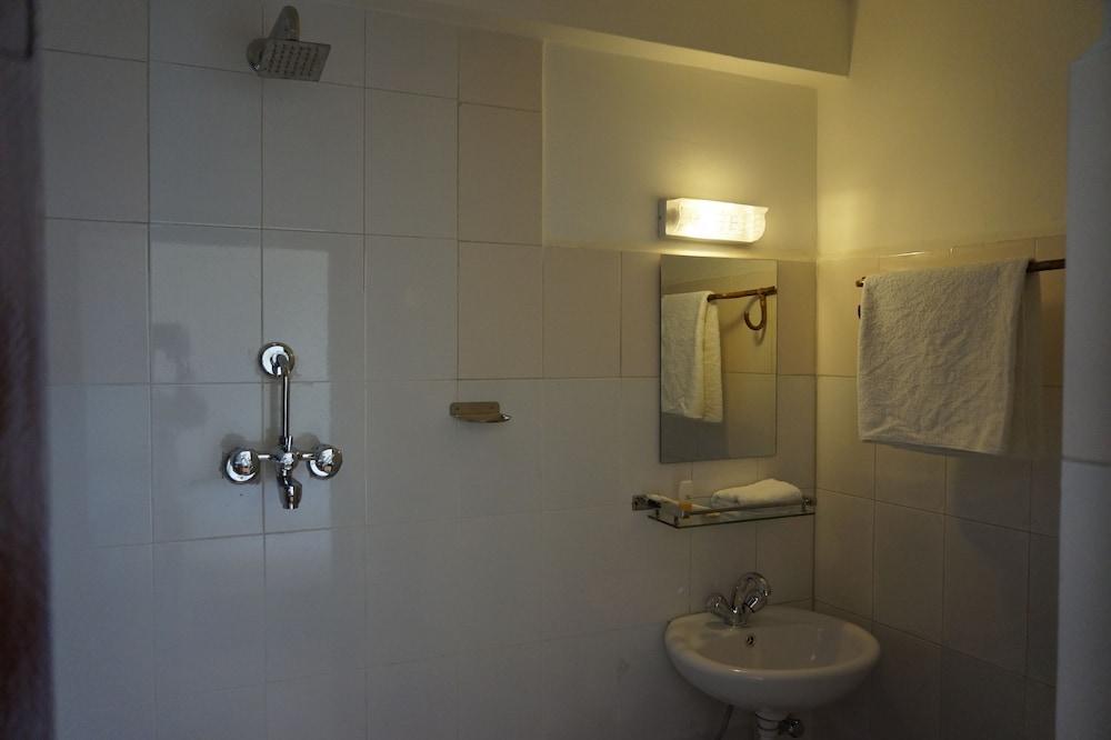 Gaia Holiday Home Дхуликхел Экстерьер фото