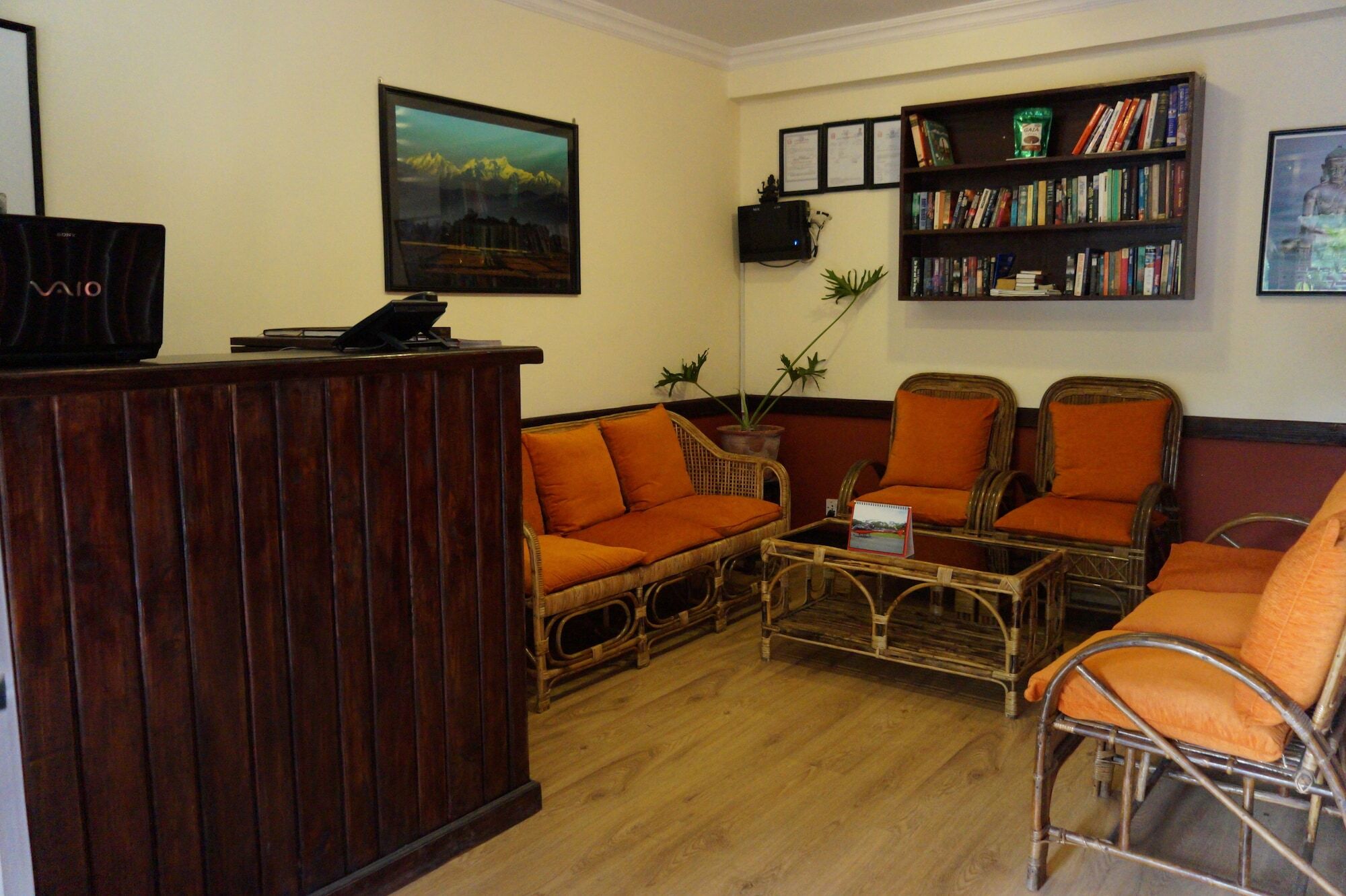 Gaia Holiday Home Дхуликхел Экстерьер фото